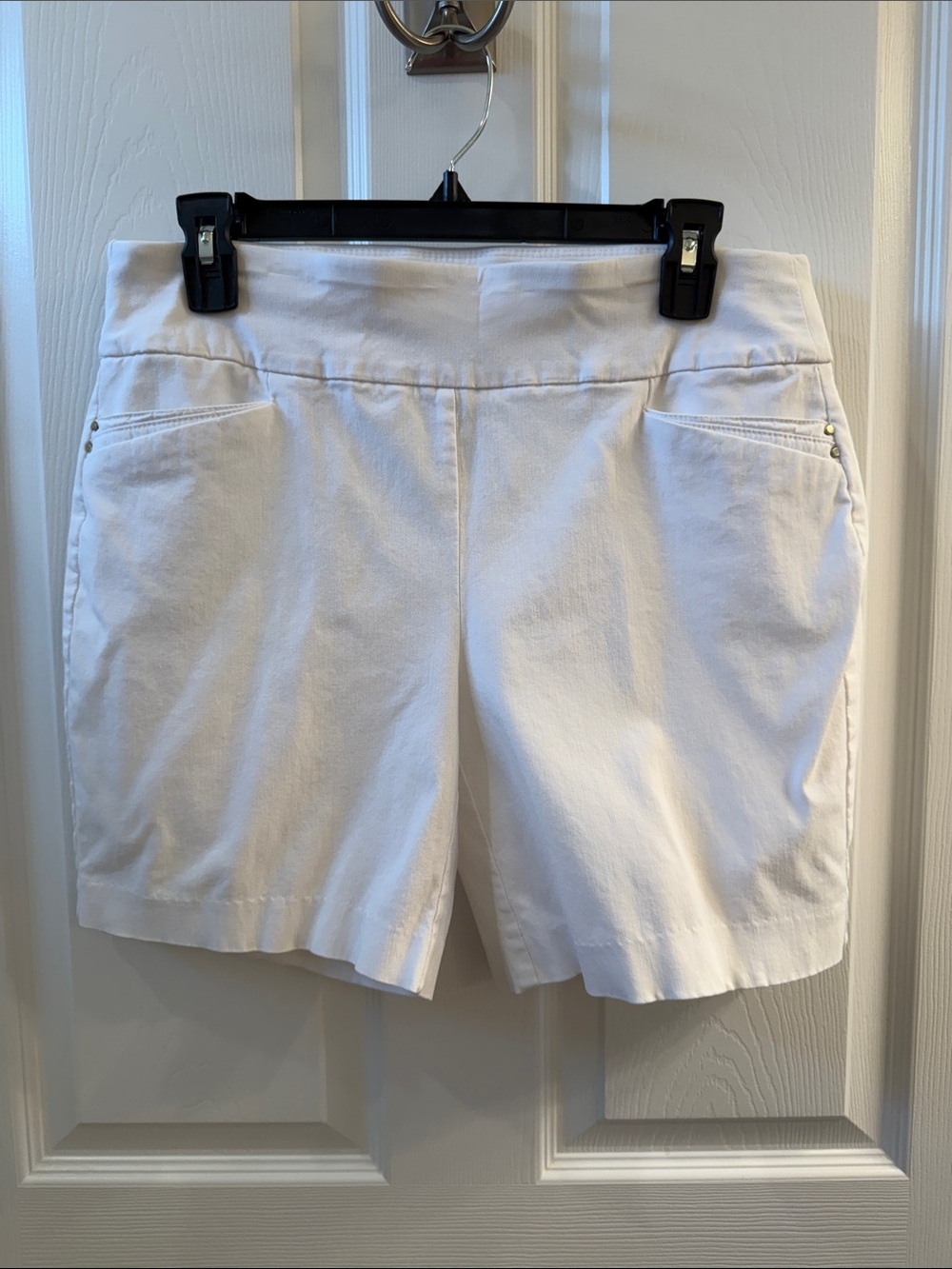 Attyre White Women's Casual Stretch Shorts